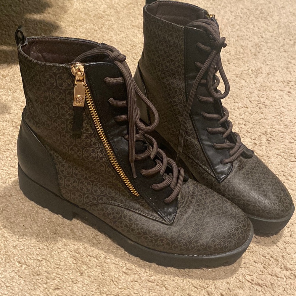 Like new Daisy Fuentes boots